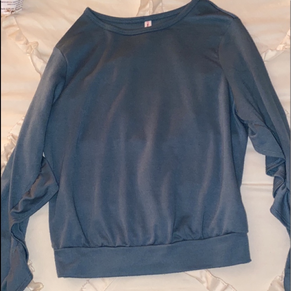 ruffled sleeve shirt